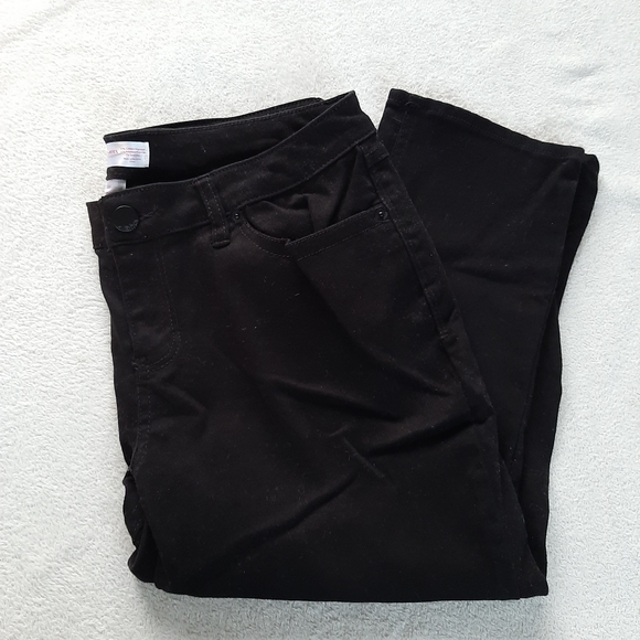 No Boundaries Stretch Capris Size 17